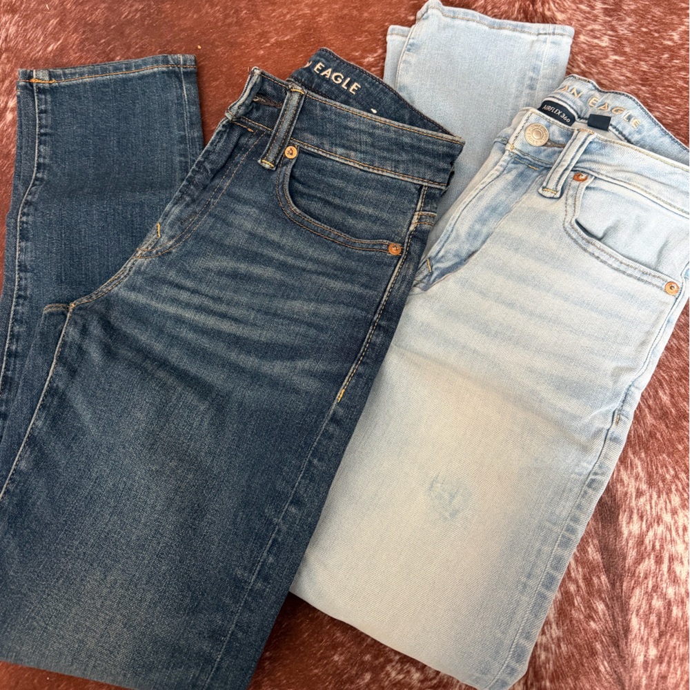 American Eagle Outfitters Dark Blue and Light Blue Jeans